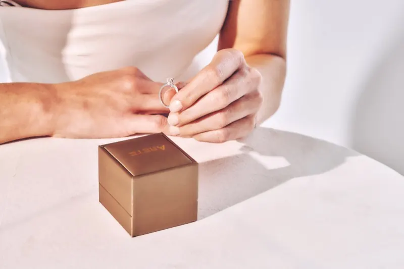 Δαχτυλίδι αρραβώνα σε κουτί δώρου Arete Diamond